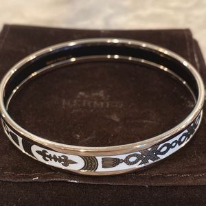 Authentic white and silver Grand Apparet thin bangle size 65.